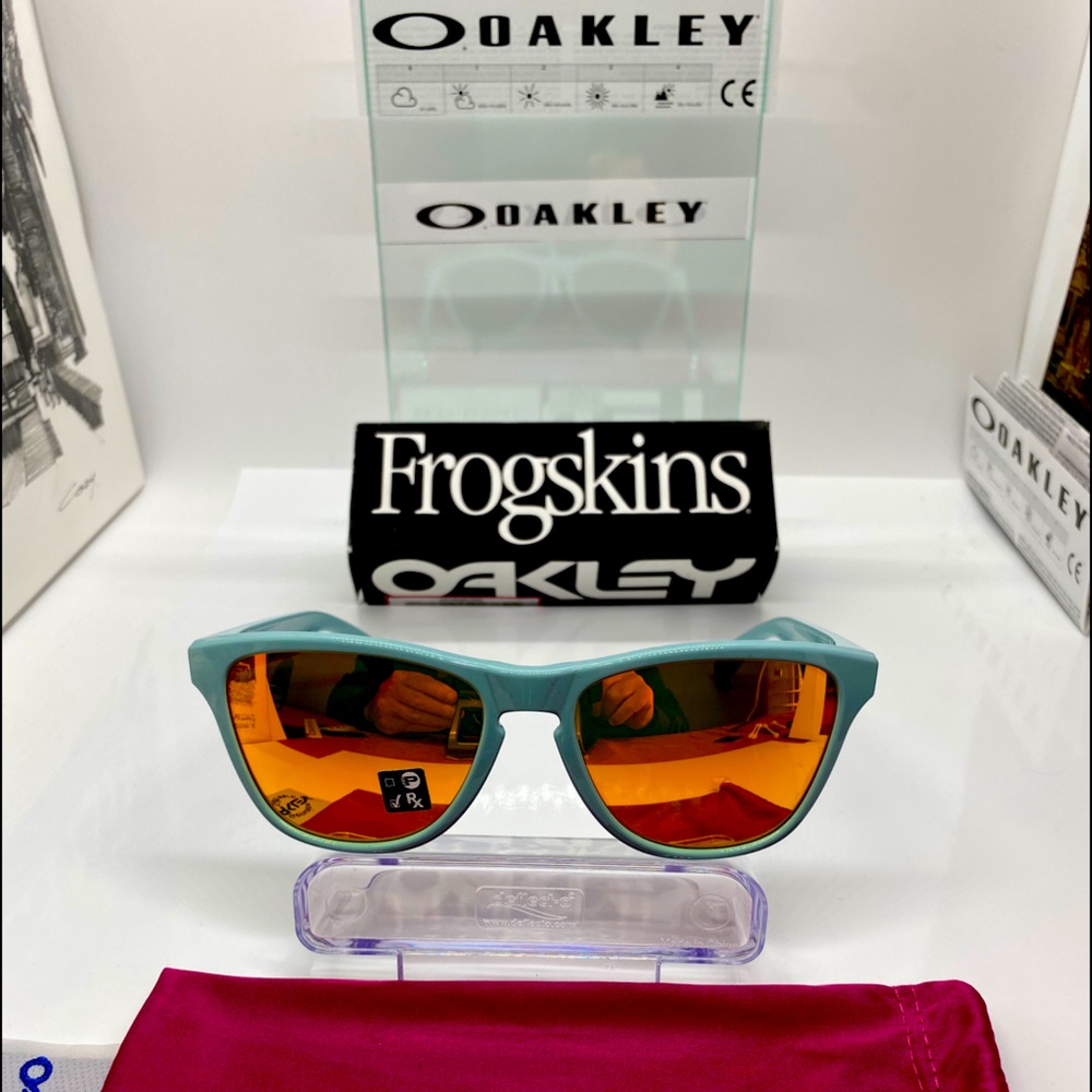 New OAKLEY FROGSKINS UNISEX SUNGLASSES XS  YOUTH
